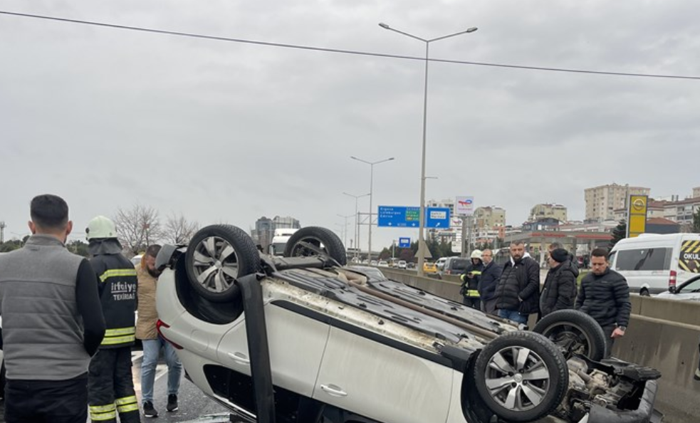Çorlu'da Çarpışan 2 Aracın Sürücüsü Yaralandı
