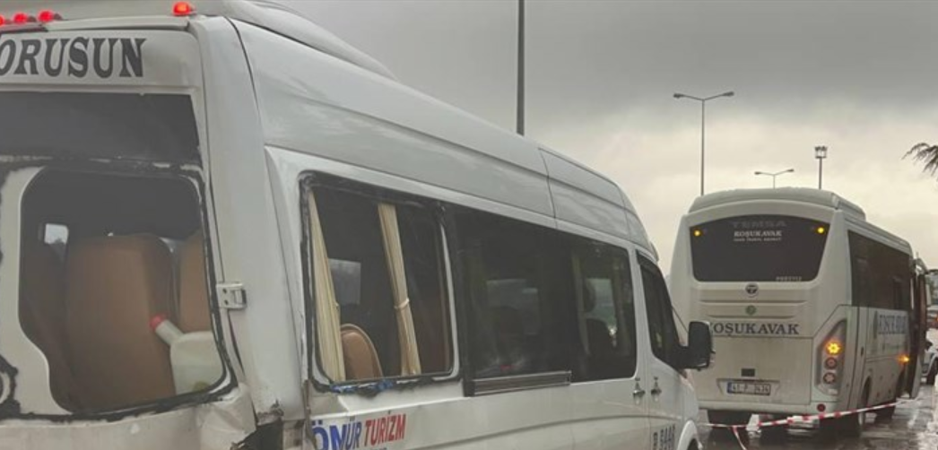 4 Aracın Karıştığı Zincirleme Trafik Kazası: 6 Yaralı