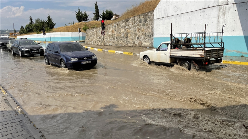 Tekirdağ'da Sağanak Yağış Etkili Oldu