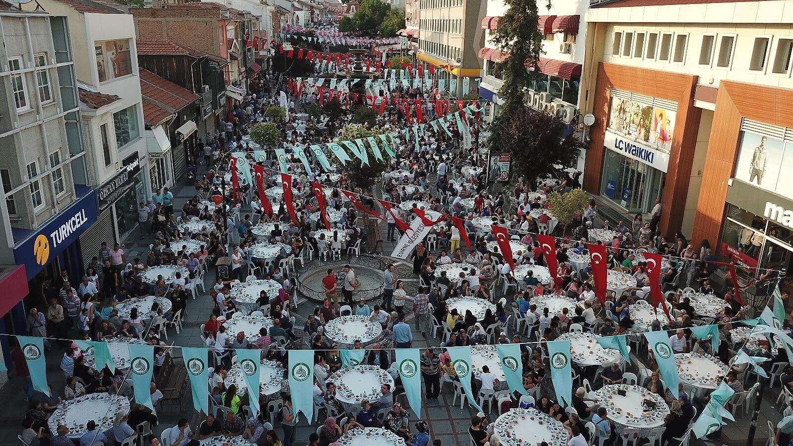 10 Bin Kişi 'Edirne Sofrası'nda Oruç Açtı