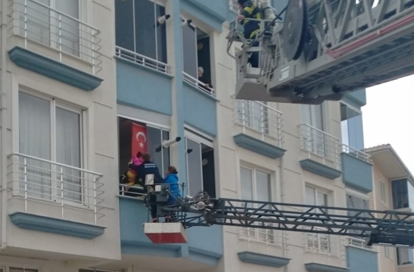 Kırklareli'nde Yangın: 15 Kişi Mahsur Kaldı