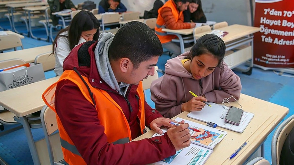 Afetzede Öğrencilere İlişkin Flaş Açıklama! Bakan Özer Duyurdu