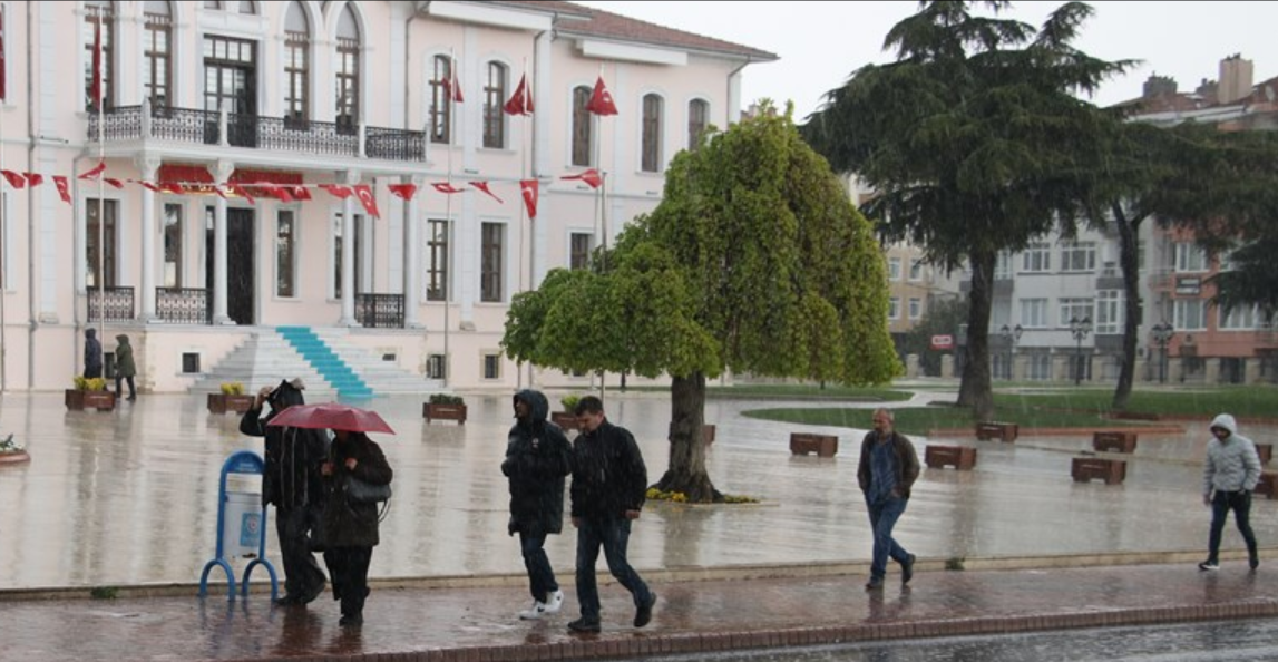 Tekirdağ'da Gök Gürültülü Sağanak Etkili Oldu