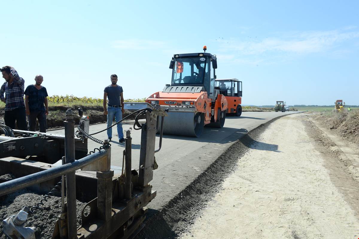 Artan Maliyetlerden Dolayı Asfalt Yerine Beton Yol Yapılıyor