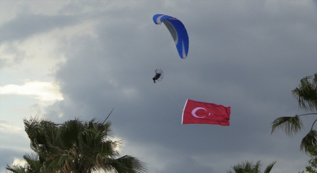 AK Partililer Paramotordan Gösteri Gerçekleştirdi