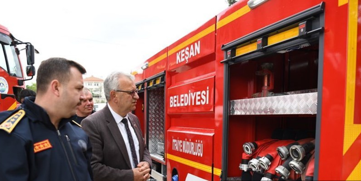 Başkan Helvacıoğlu İtfaiye Aracını Tanıttı