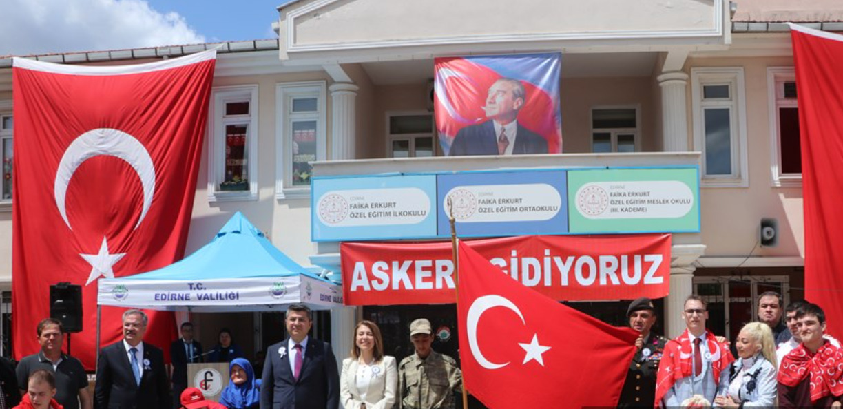 Edirne'de Temsili Askerlere Asker Kınası Yakıldı