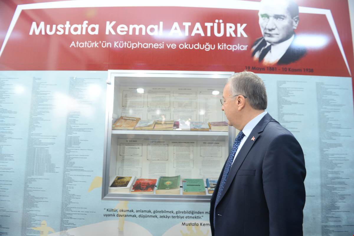 Atatürk ve Fatih'in Okuduğu Kitaplardan Oluşan Kütüphane Açıldı