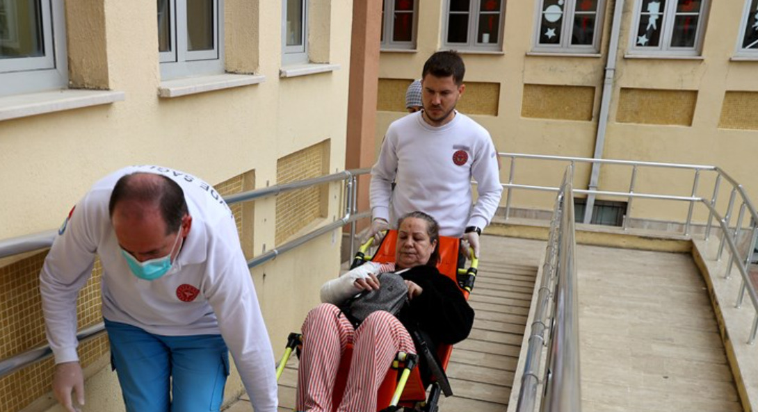 Edirne'deki Hastalar Evde Sağlık Hizmetleri Ekiplerinin Yardımıyla Oy Kullandı