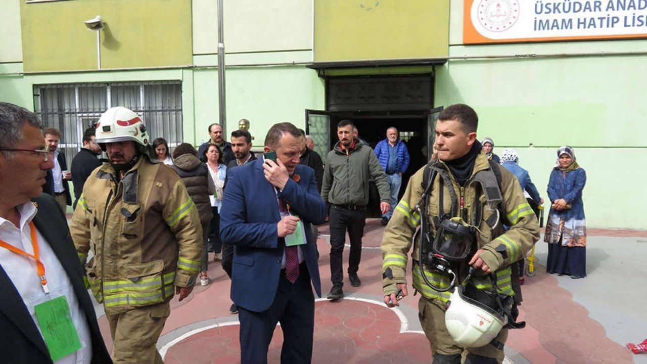 Üsküdar'da Seçmenleri Korkutan Yangın! Oy Verme Esnasında Çıktı