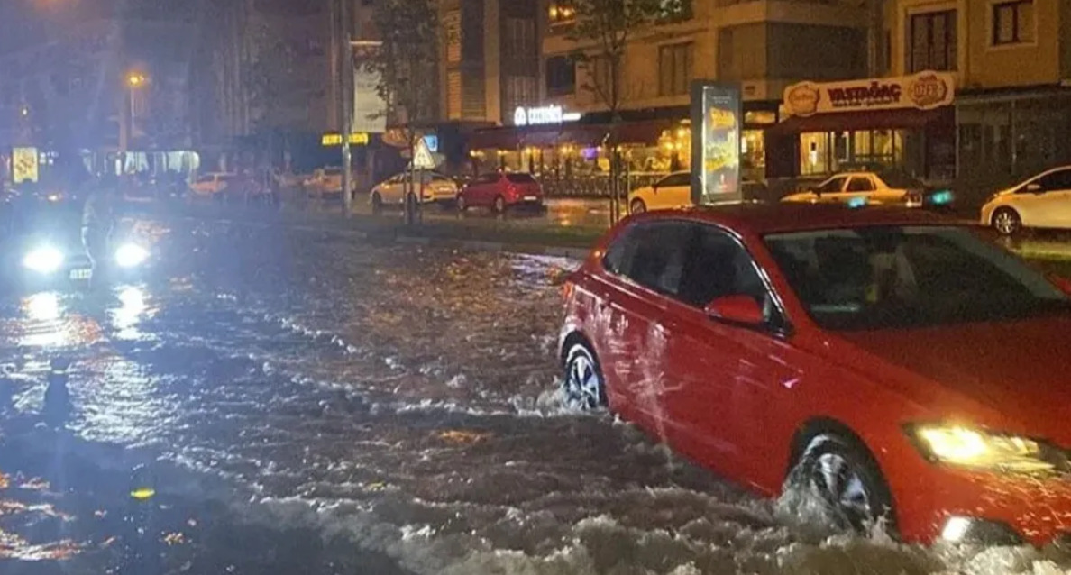 Meteoroloji Uyardı! Kentte Dolu ve Sağanak Etkili Oldu