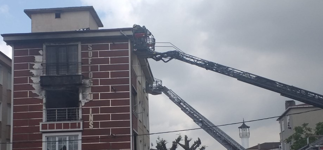 Uyuşturucu Bağımlısı Kişi Evini Ateşe Verdi