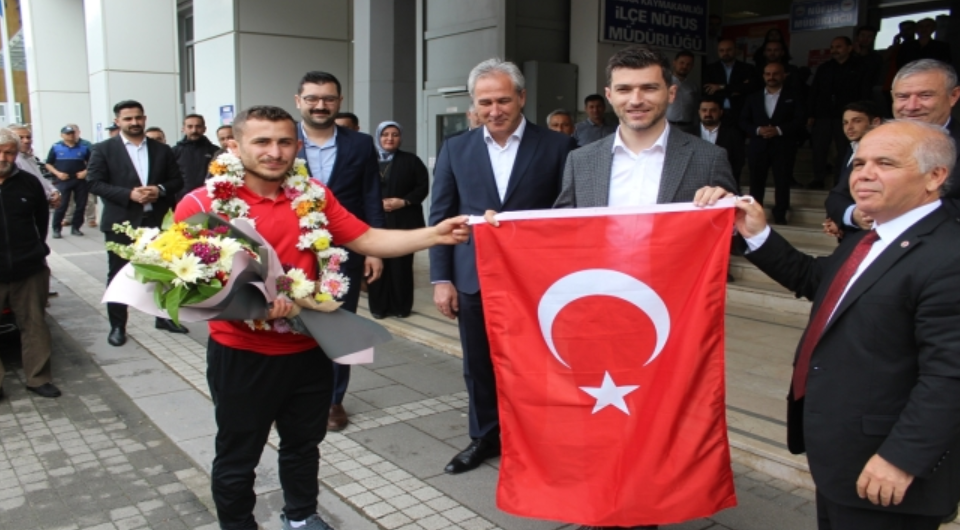 Milli Sporcu Yunus Coşkun'a Coşkulu Karşılama