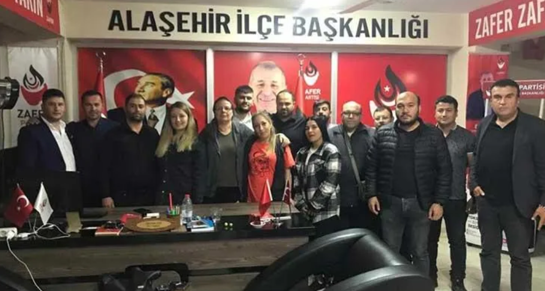 Alaşehir Zafer Partisi'nde İstifa Depremi