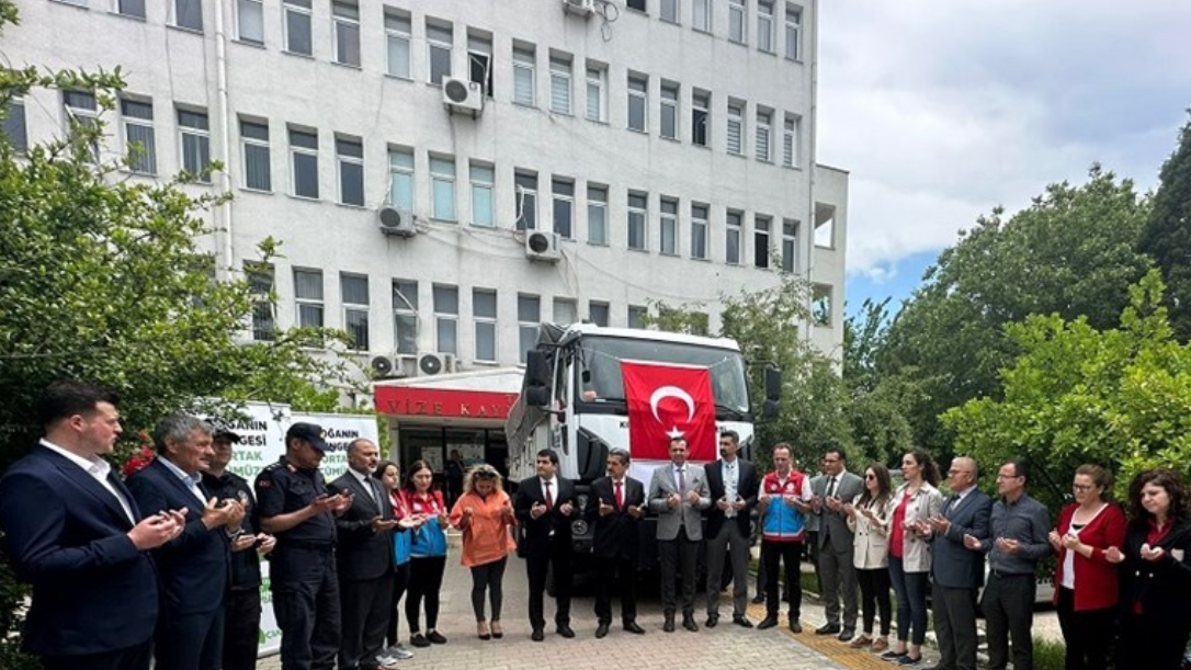 Kırklareli'nden Deprem Bölgesine Yardımlar Sürüyor