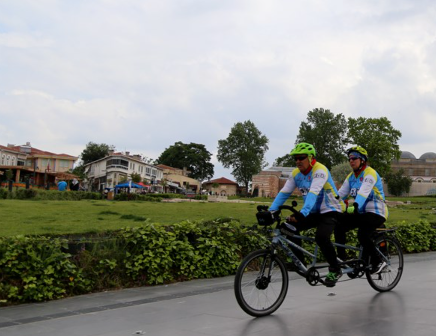 Edirne'deki Sülüş Çifti Çocukluk Hayalini "Tandem" Bisikletle Gerçekleştirdi