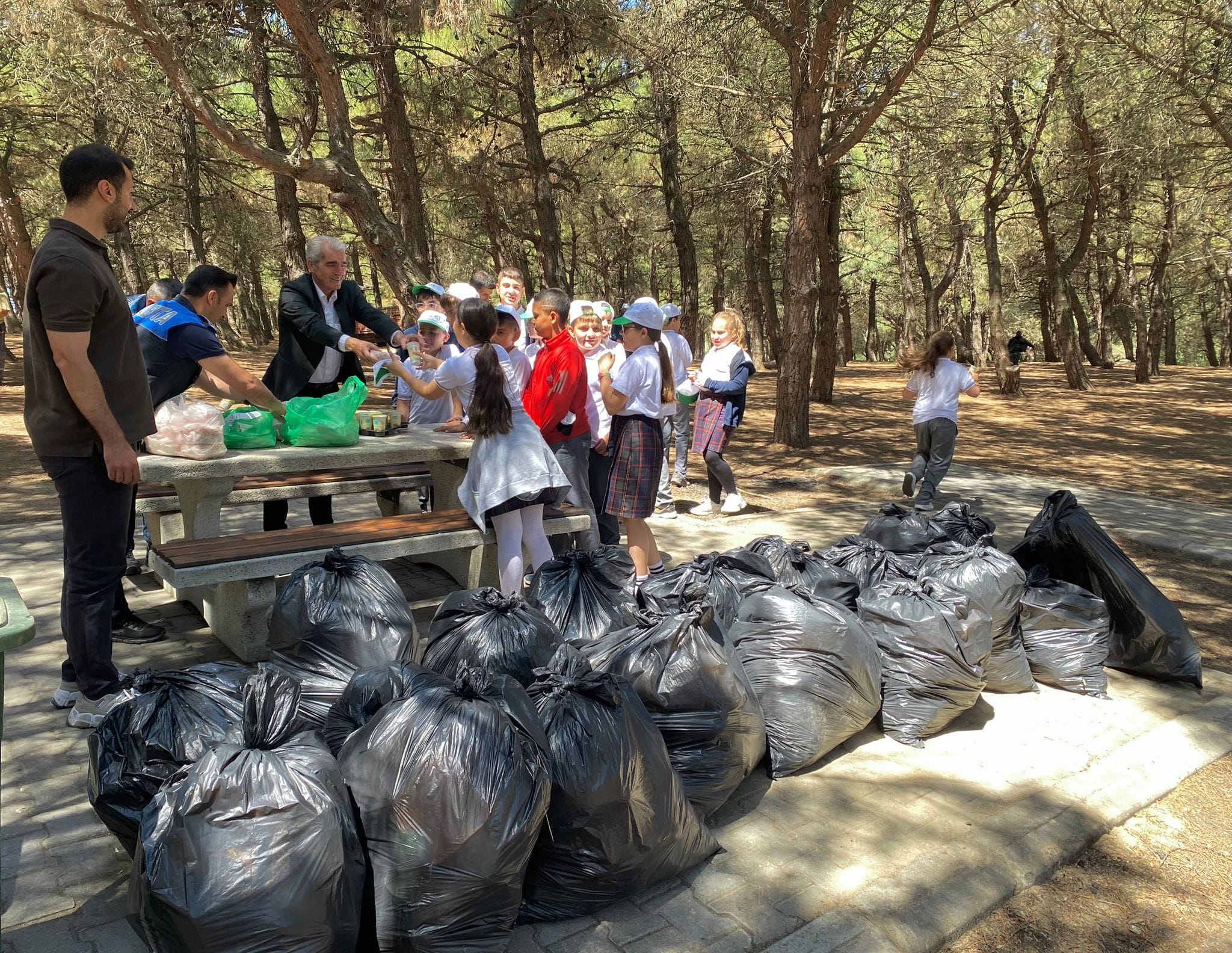 İpsala'daki Çöpler Öğrenciler Tarafından Toplandı