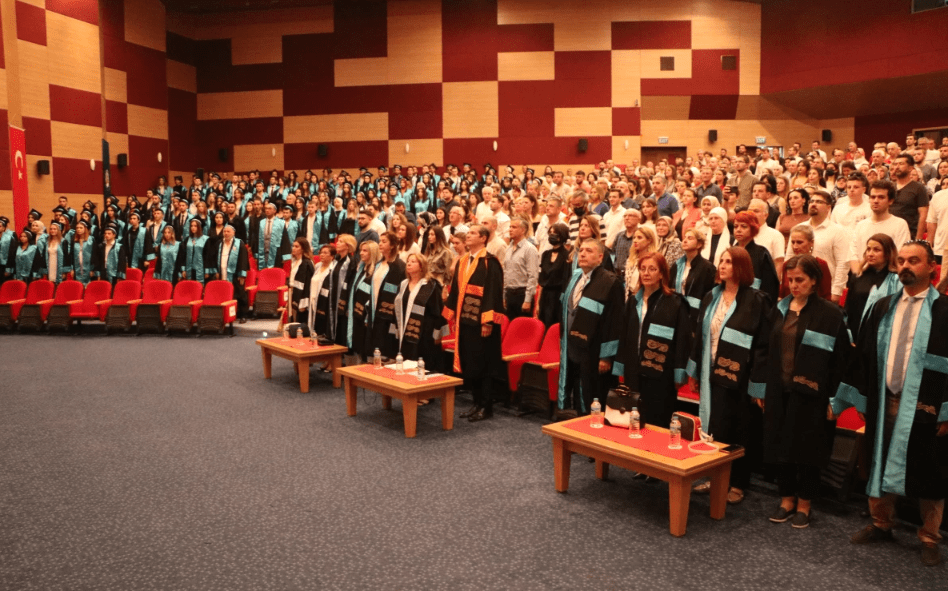 TÜ Mimarlık Fakültesinde Mezuniyet Töreni Düzenlendi