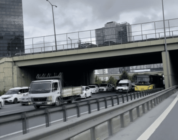 İett Otobüsü Arızalandı: Trafikte Yoğunluk Oluştu