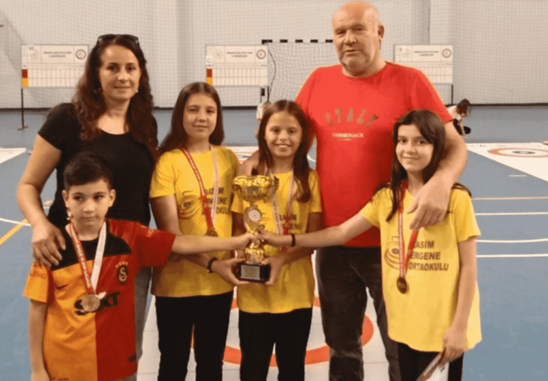 Keşan Rasim Ergene Ortaokulu Floor Curling Takımından Büyük Başarı