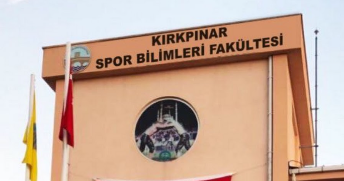 Edirne'deki Spor Bilimleri Fakültesinden Mezun Engelli Öğrenciler Takdir Topluyor