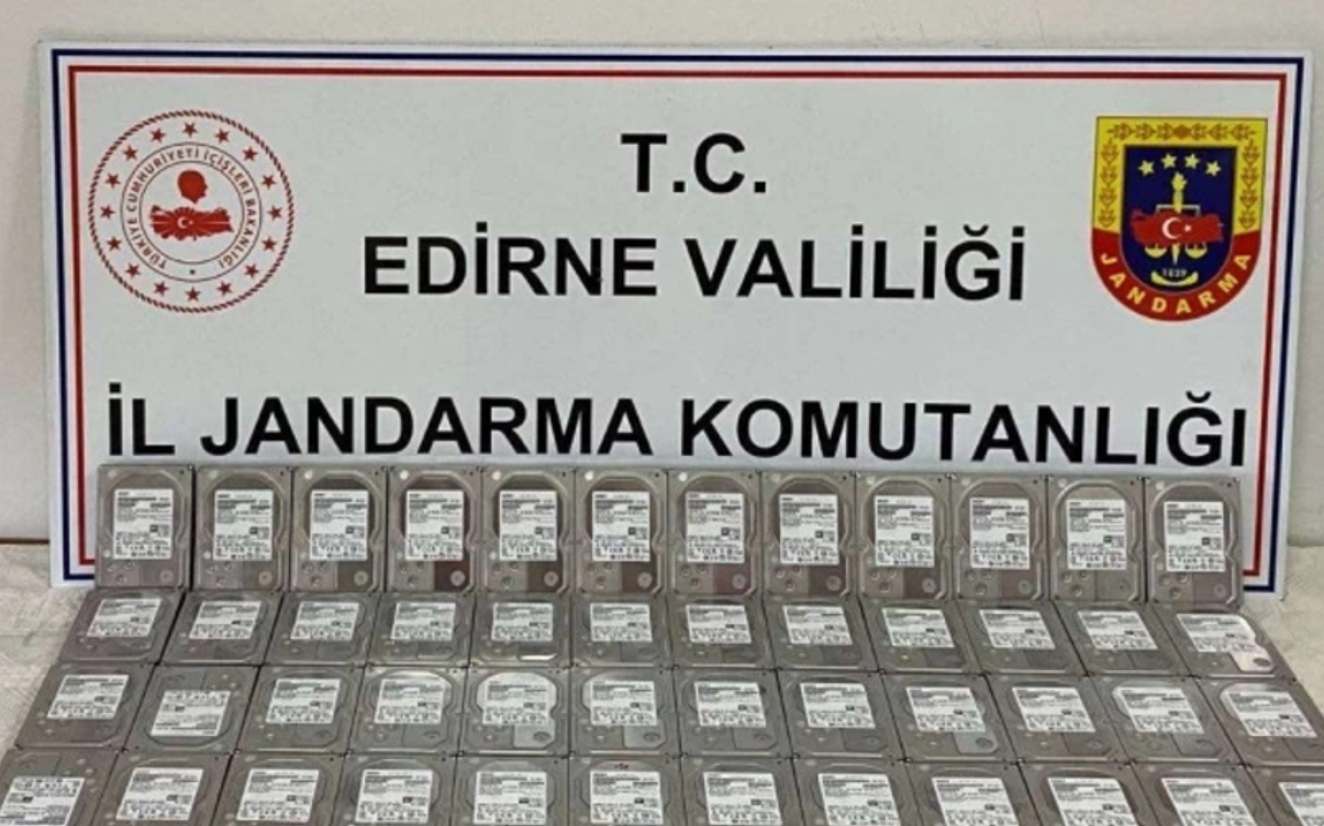 Edirne'de Kaçak Yollarla Yurda Getirilen 60 Hard Disk Ele Geçirildi