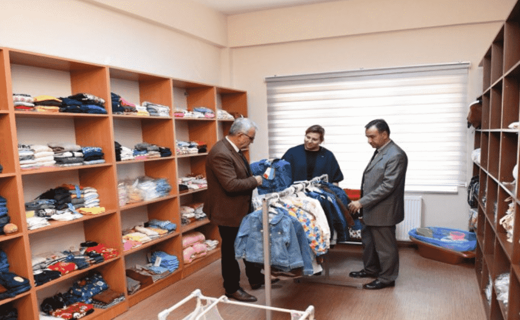 Başkan Helvacıoğlu Sosyal Paylaşım Mağazası'nı Ziyaret Etti