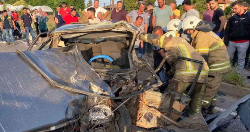 Devrilen Traktörün Altında Kalan Sürücü Yaşamını Yitirdi