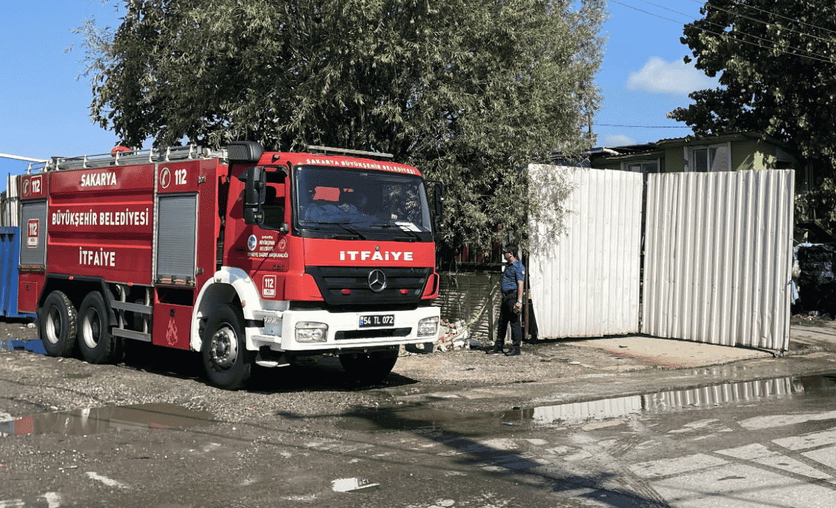 Geri Dönüşüm Tesisinde Çıkan Yangın Söndürüldü