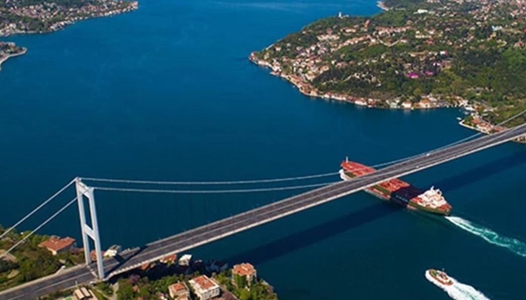 İstanbul Boğazı Gemi Trafiğine Açıldı