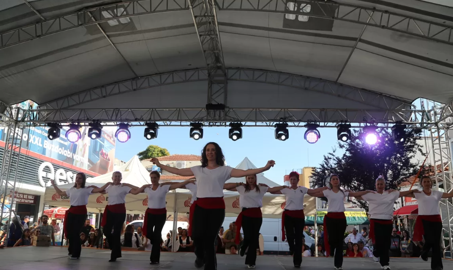 Uluslararası Edirne 3. Balkan Folklor Festivali Başladı