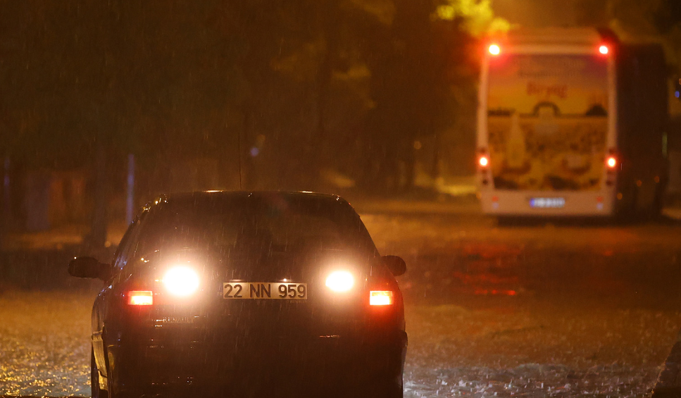 Edirne'de Sağanak Yaşamı Olumsuz Etkiledi