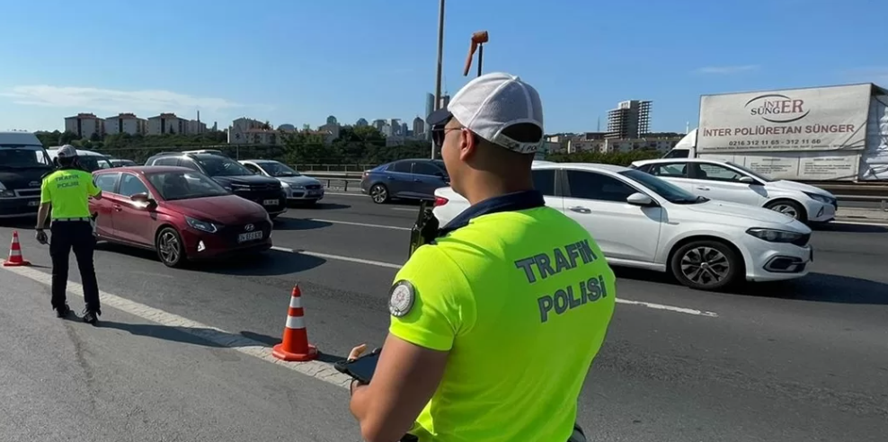 Çakarlı Araç Denetiminden Kaçan Sürücüye Ceza Kesildi