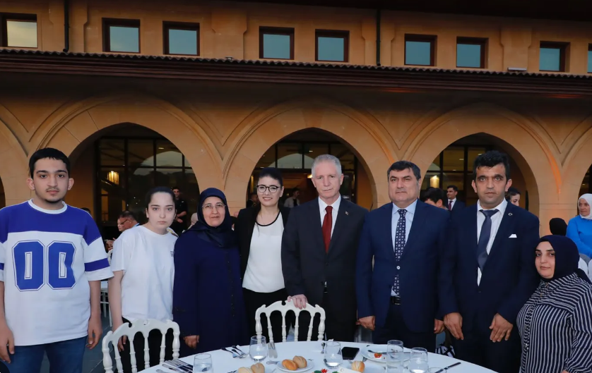 Vali Gül, 15 Temmuz Gazileri Ve Şehit Aileleriyle Bir Araya Geldi