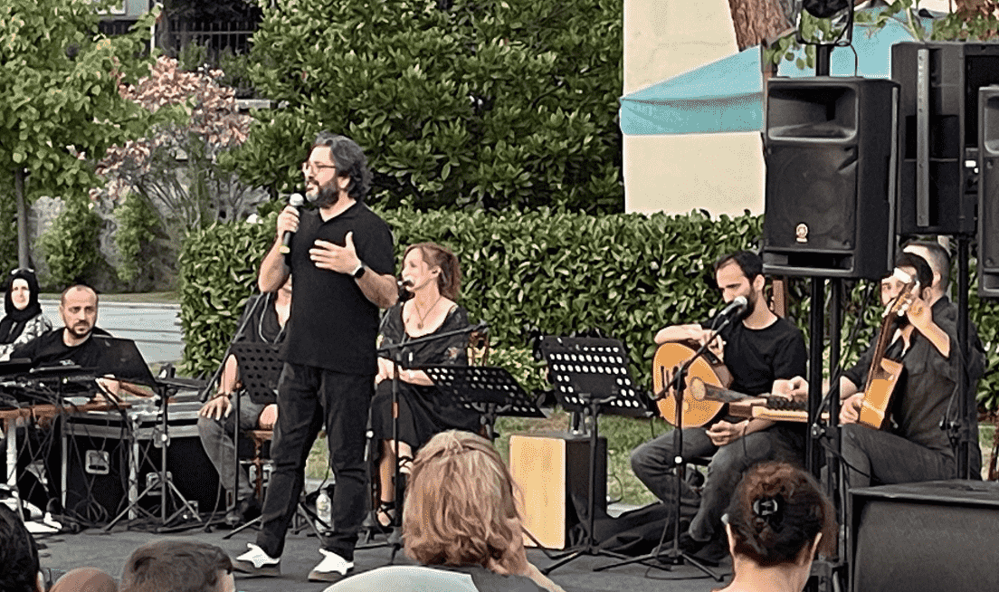Marmaray Müzisyenlerinden Oluşan Yolkestra, Üsküdar'da Endülüs Ezgilerini Seslendirdi
