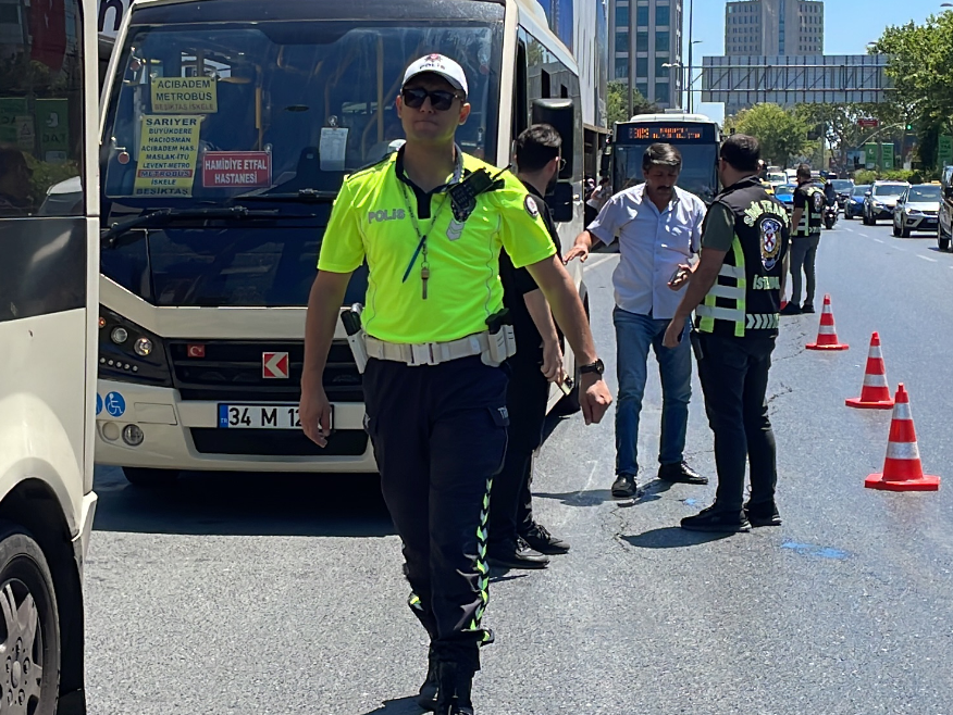 Beşiktaş'ta Sivil Trafik Ekipleri Yolcu Minibüslerini Denetledi