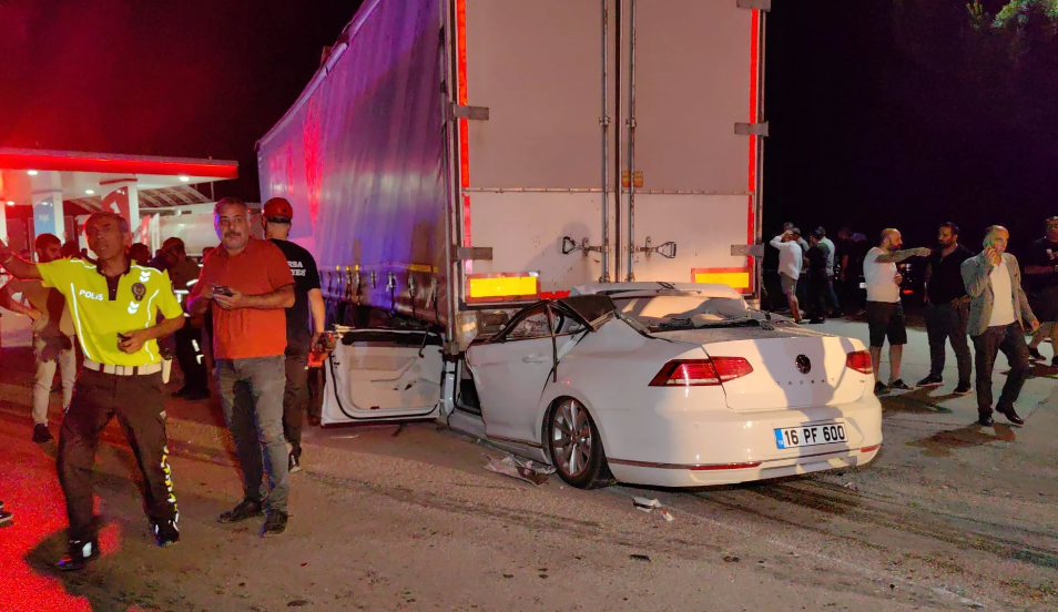 Tıra Arkadan Çarpan Otomobilin Sürücüsü Yaşamını Yitirdi