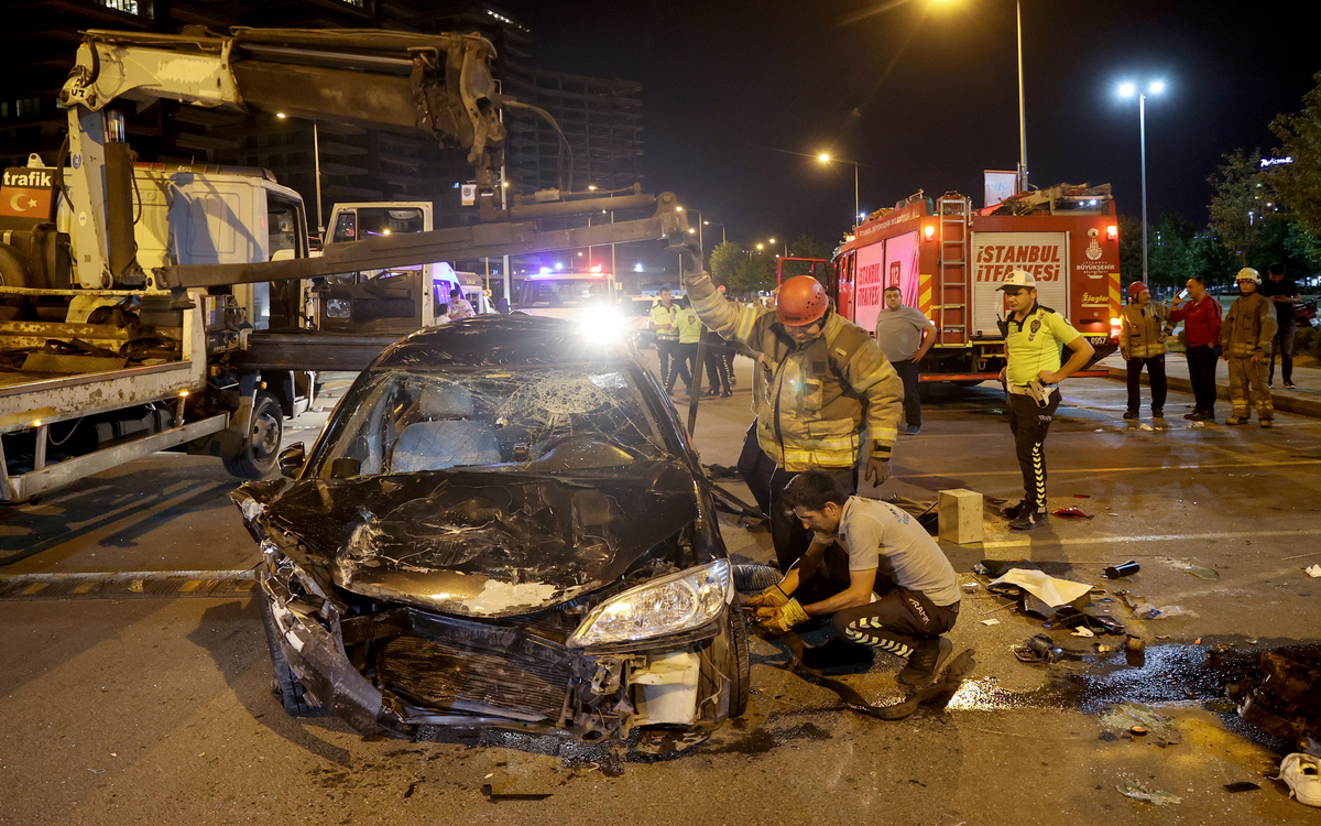 Bakırköy'de Trafik Kazası: 4 Kişi Yaralandı