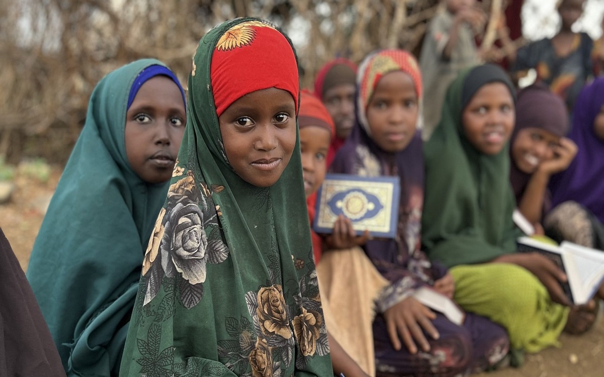 Afrika Ülkelerinde Hak İnsani Yardım Derneği Kur'an-ı Kerim Dağıttı