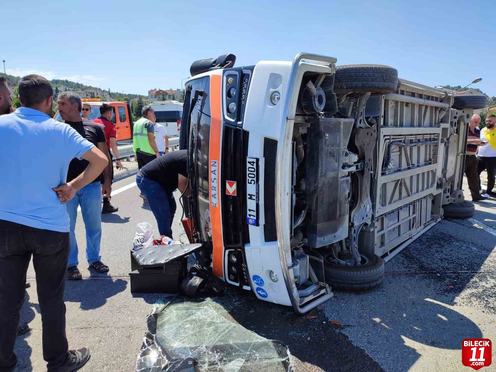 Kamyonet ile Minibüs Çarpıştı: 4 Kişi Yaralandı