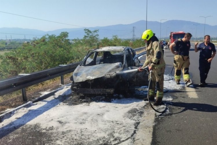 Tatilden Dönen Ailenin Otomobili Yandı