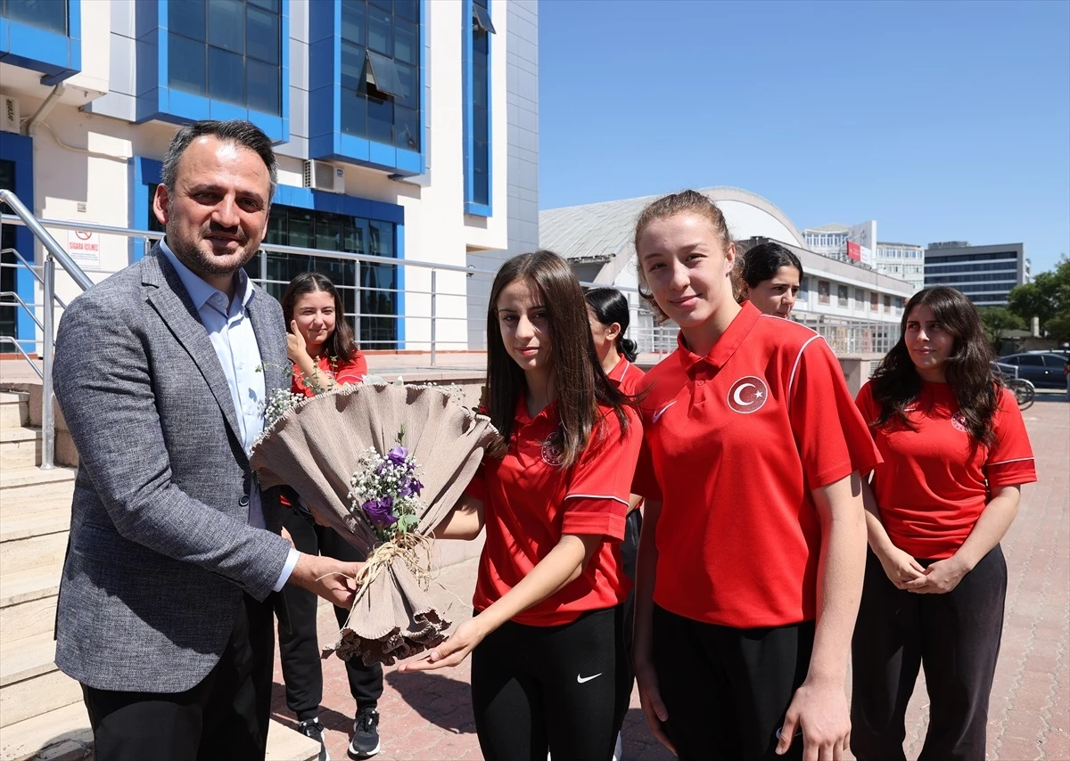 Bakan Yardımcısı Eminoğlu, Edirne'de Milli Sporcularla Buluştu