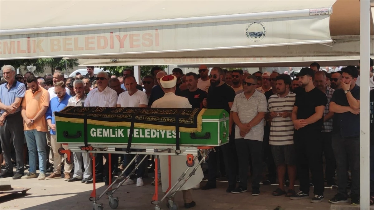 Kazada Yaşamını Yitiren Gençlerin Cenazeleri Defnedildi