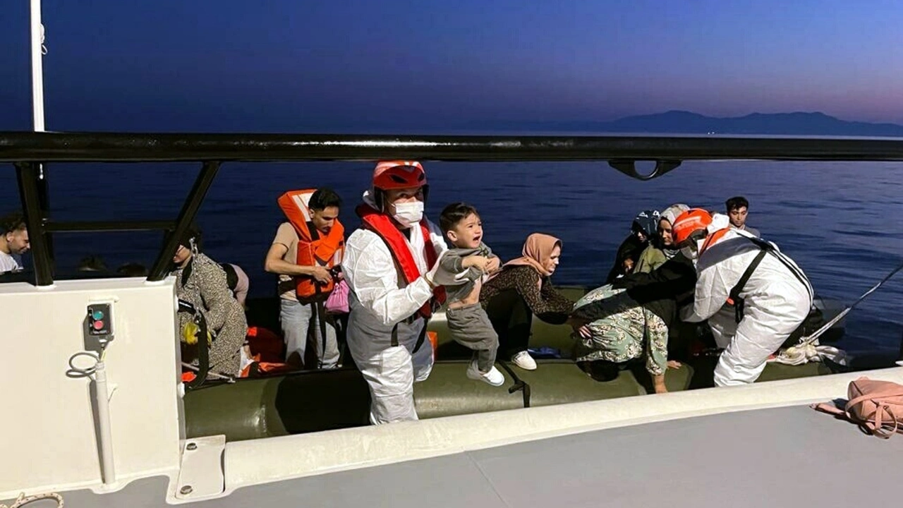 127 Düzensiz Göçmen ve 3 Göçmen Kaçakçısı Yakalandı