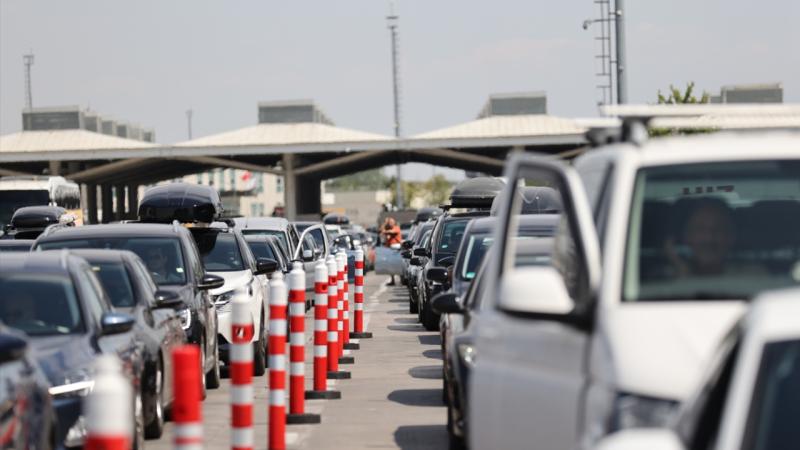 Kapıkule'de Gurbetçilerin Dönüş Yolculuğu Sürüyor