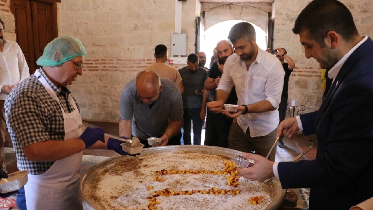 Edirne'de Aşçı Yahya Baba'nın Mutfağında Aşure Pişirildi