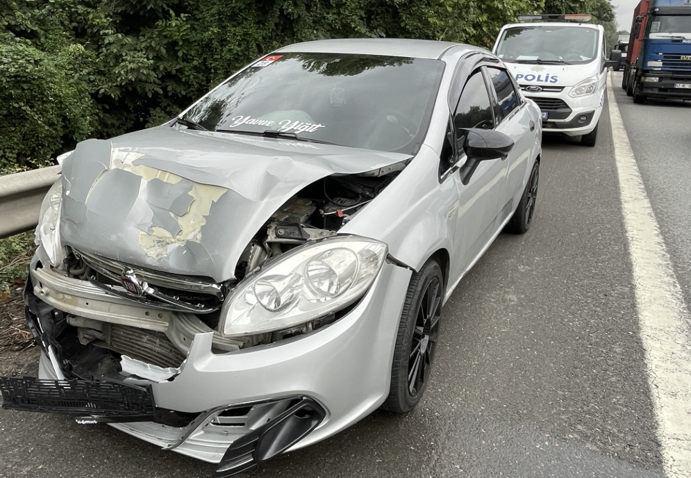 Kocaeli'de Zincirleme Trafik Kazasında 3 Kişi Yaralandı