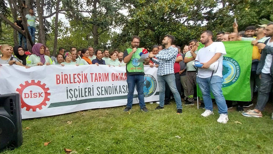 İbb'deki İşçiler Düşük Maaş Eylemi Yaptı