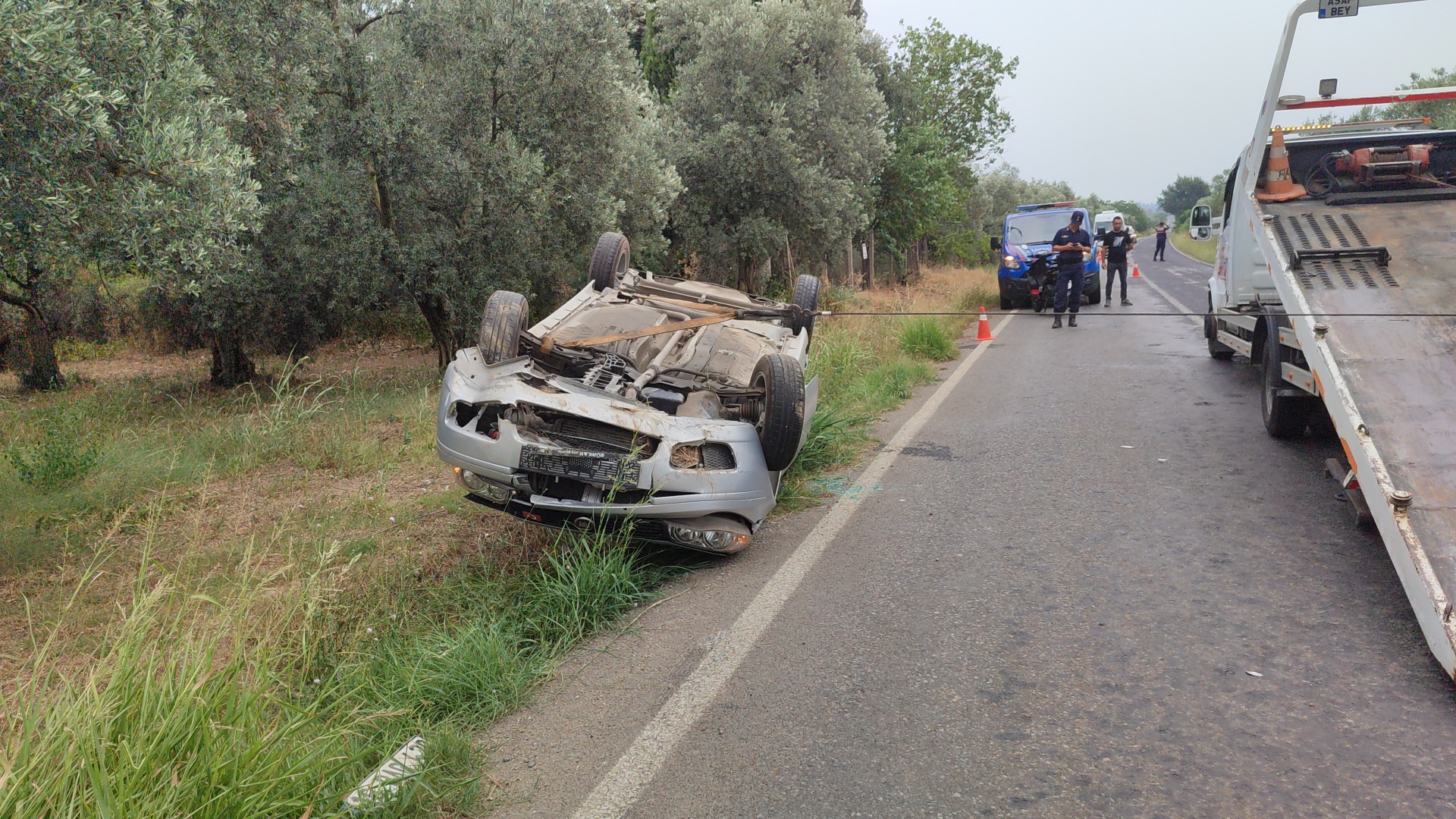 Bursa'da Devrilen Otomobilin Sürücüsü Öldü, 2 Kişi Yaralandı