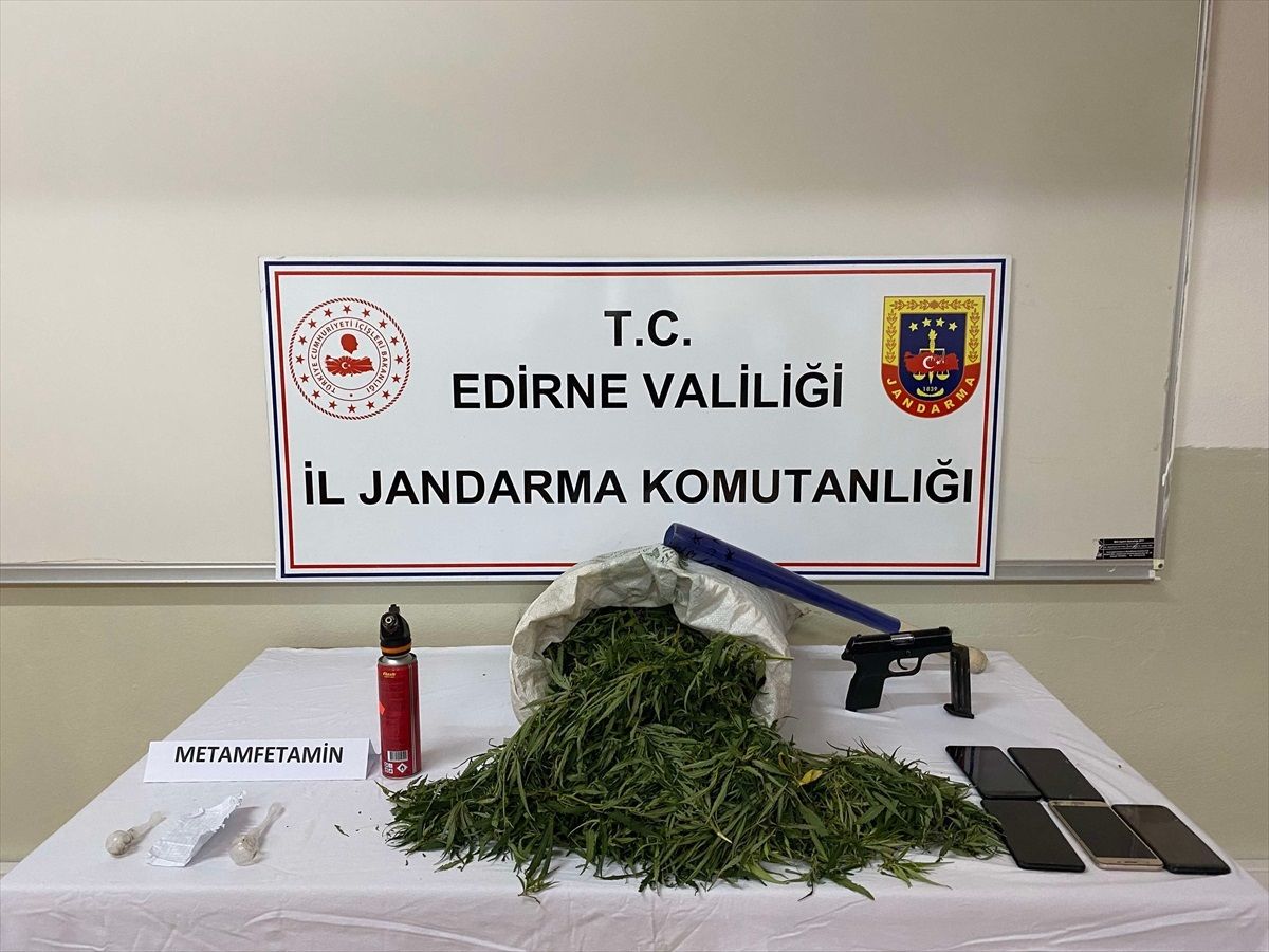 Edirne'de 4 Kilo 700 Gram Esrar Ele Geçirildi